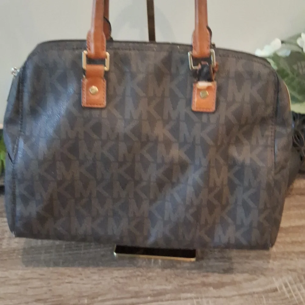 Michael Kors Repair - Picture 5 of 8